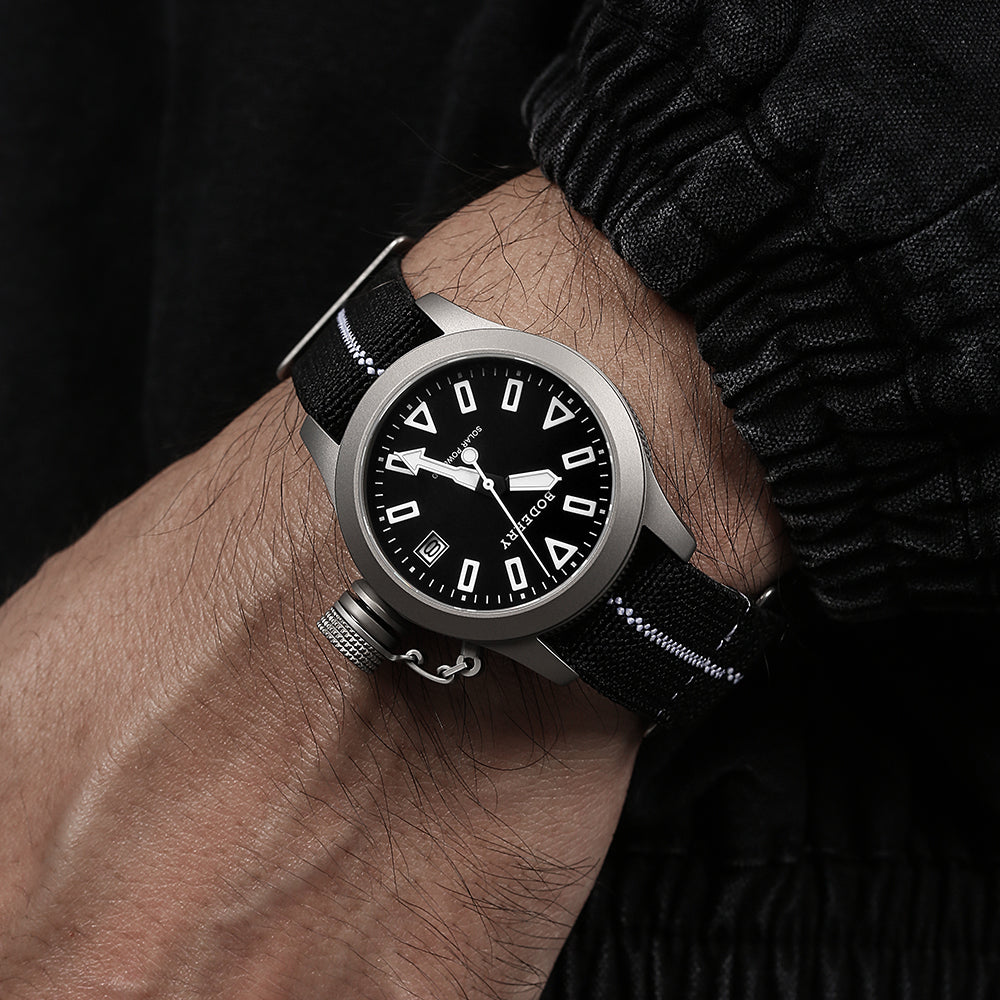 FALCON Canteen - Titanium Solar-Powered Watch | Dive