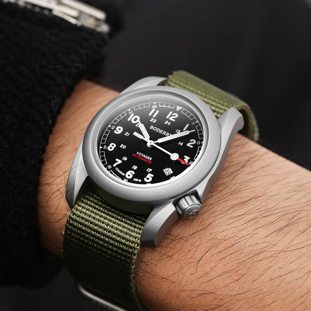 VOYAGER - 100M Waterproof Titanium Automatic Field Watch | Black/ArmyGreen