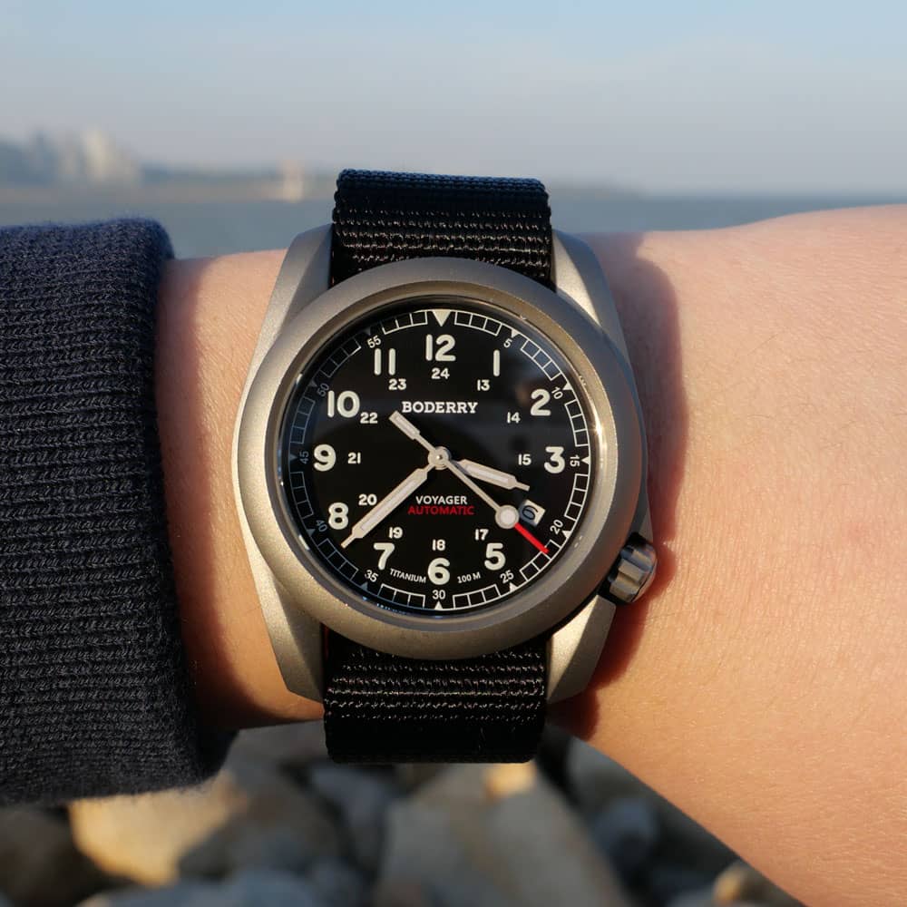 VOYAGER - 100M Waterproof Titanium Automatic Field Watch | Black